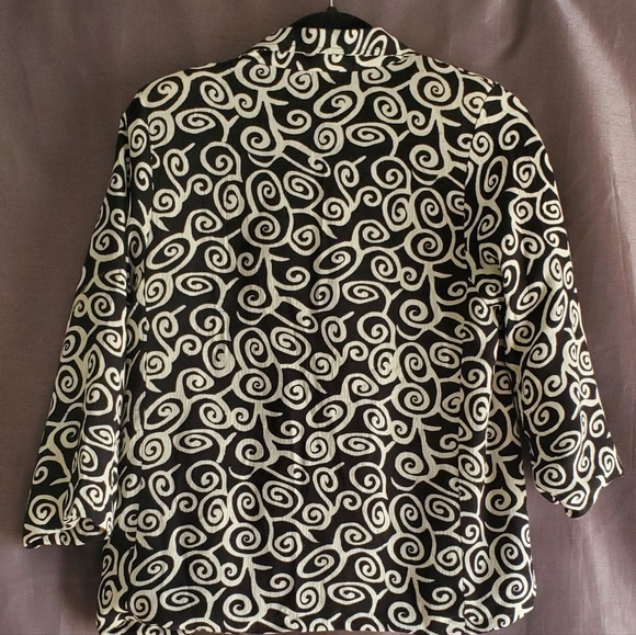 Very Vineyard Black/White Swirl Rayon Jacket size M- cool buttons - Picture 2 of 8